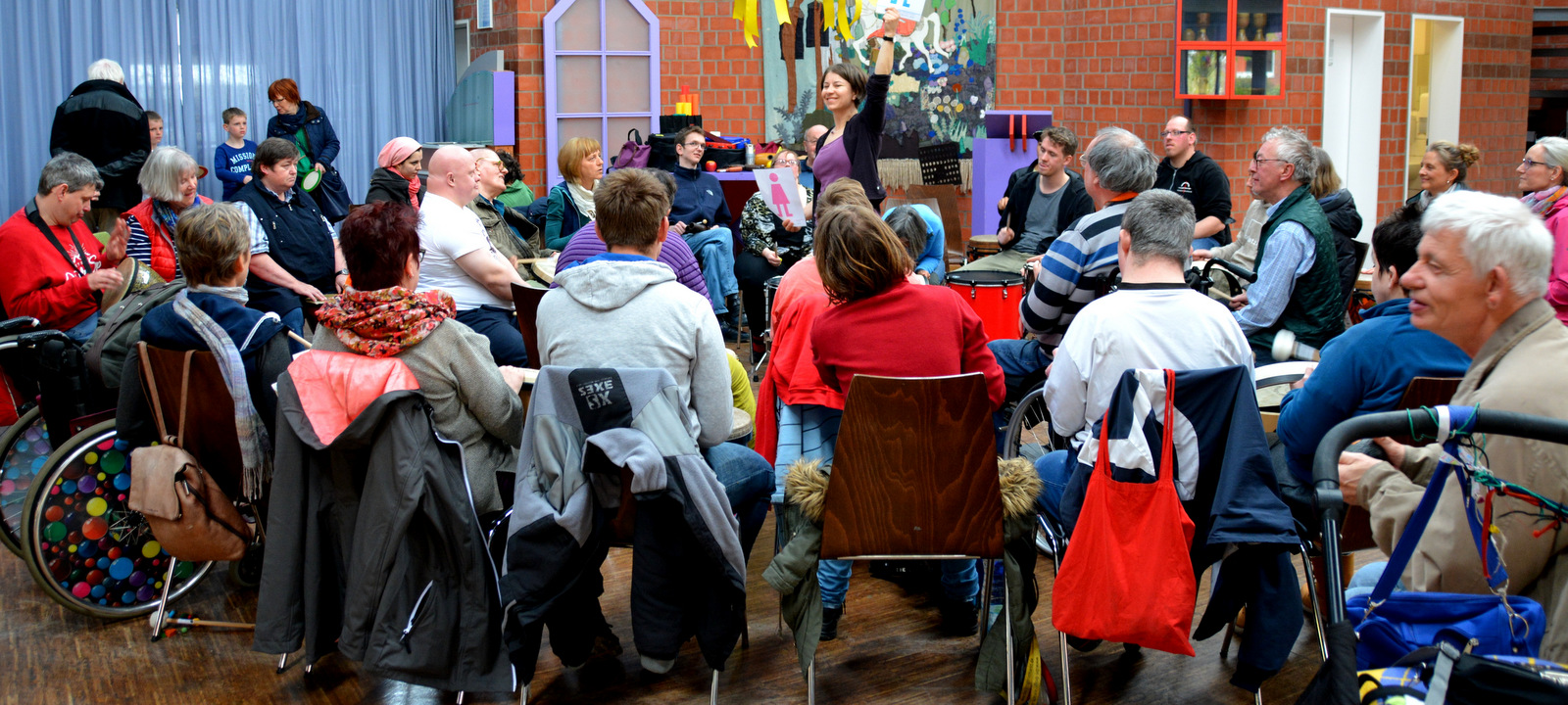 Drum Circle mit Helga Reihl, Vorwerker Diakonie Lübeck