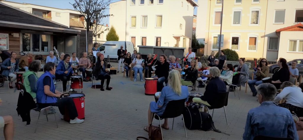 Drum Circle auf dem Brolingplatz